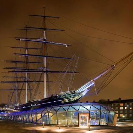 Black Pearl And Captain Sparrow Londres Exterior foto